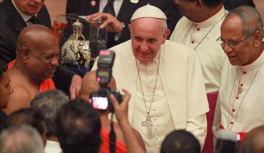 Pope Francis meets religious leaders in Sri Lanka
