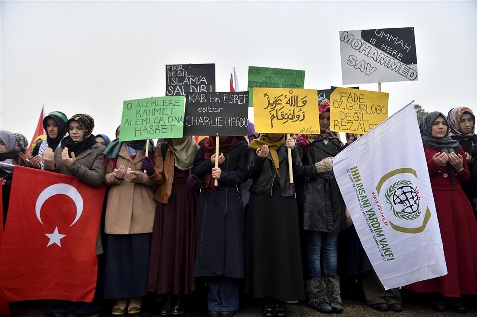 Charlie Hebdo karikatürlerinin yayınlanmasına tepki