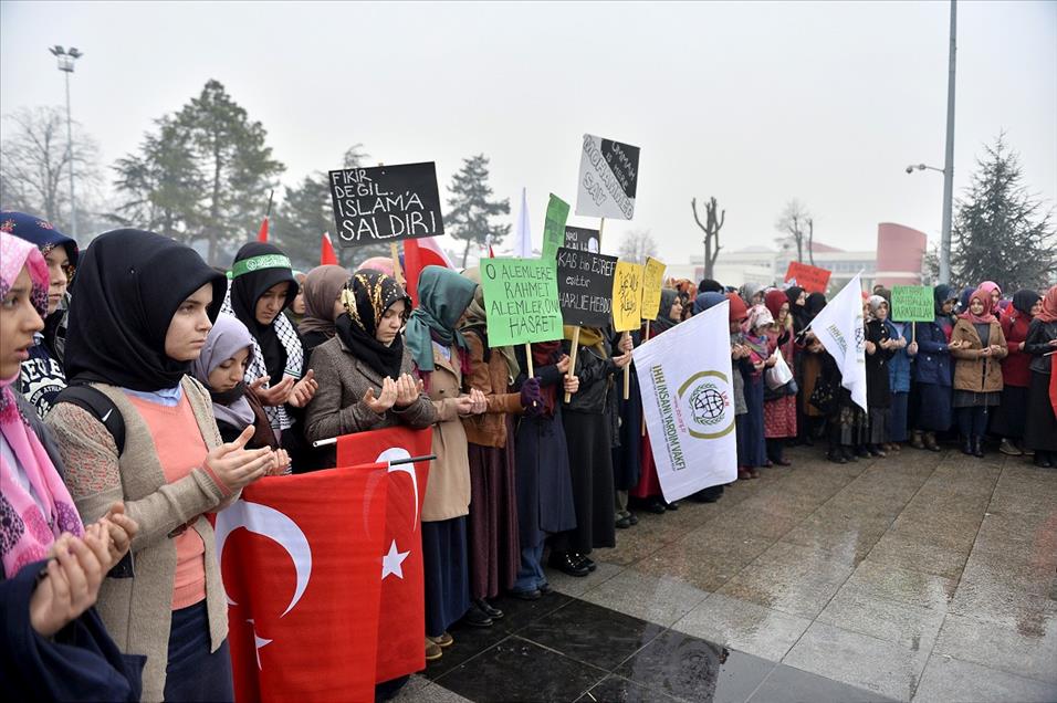 Charlie Hebdo karikatürlerinin yayınlanmasına tepki