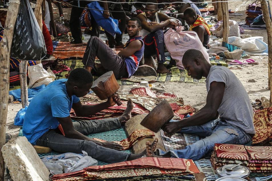 Boubou crafting in Dakar