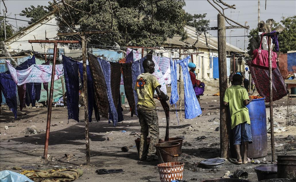 Boubou crafting in Dakar
