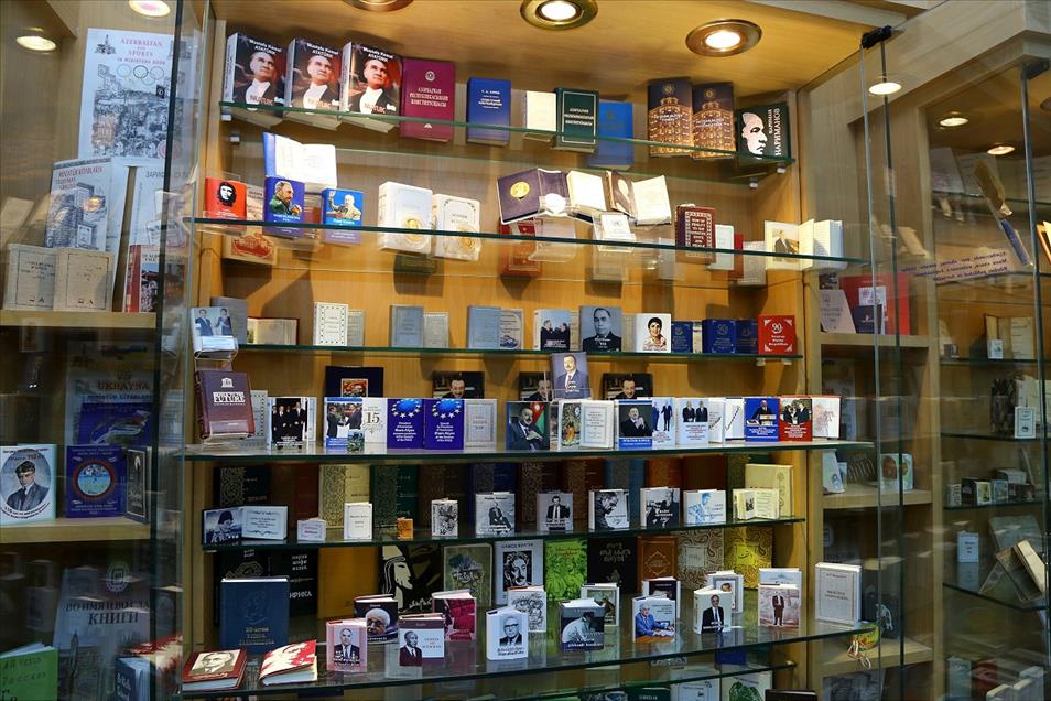 En küçük kitapların en büyük koleksiyonu Guinness'te