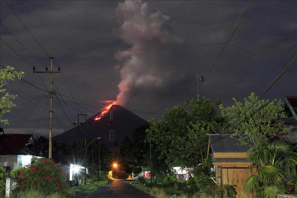 Soputan Yanardağı'nda patlama