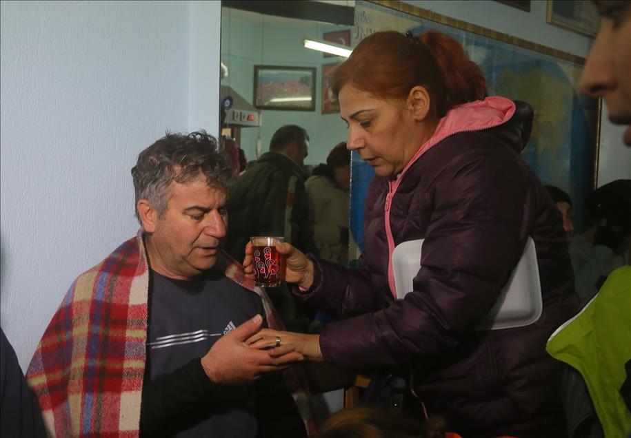Mahsur kalan 19 dağcı kurtarıldı
