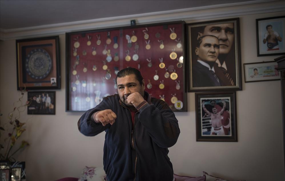 Kıtalararası Dünya Boks Şampiyonu Sinan Şamil Sam