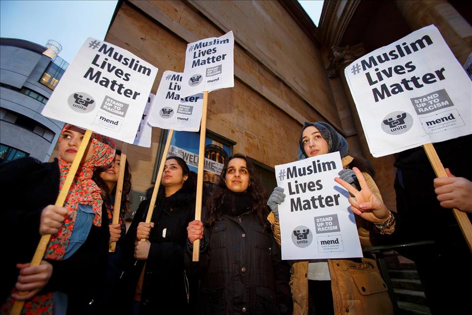 Londra'da BBC önünde protesto