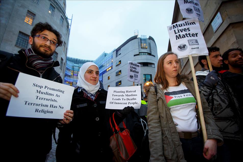 Londra'da BBC önünde protesto