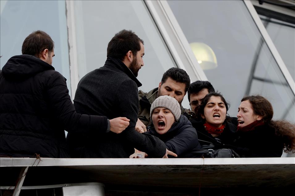 Taksim'de "Özgecan Aslan" eylemi