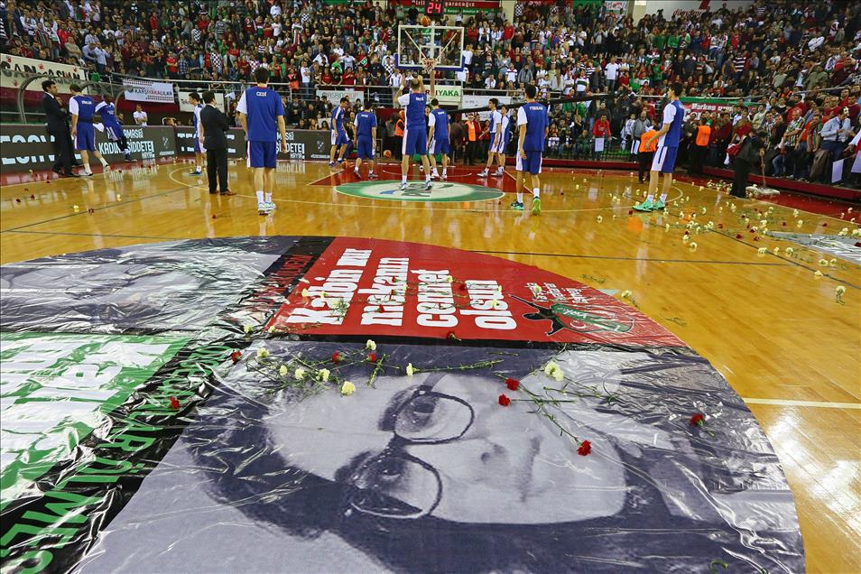 Pınar Karşıyaka - Anadolu Efes basketbol maçı