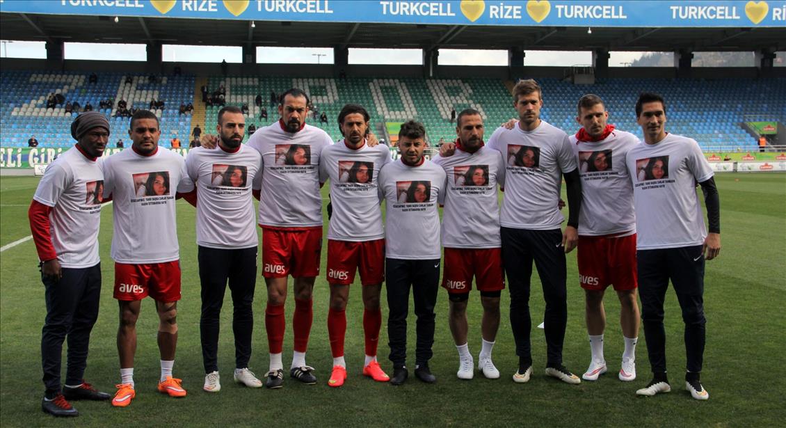 Mersin İdmanyurdu'ndan Özgecan Aslan tişörtü