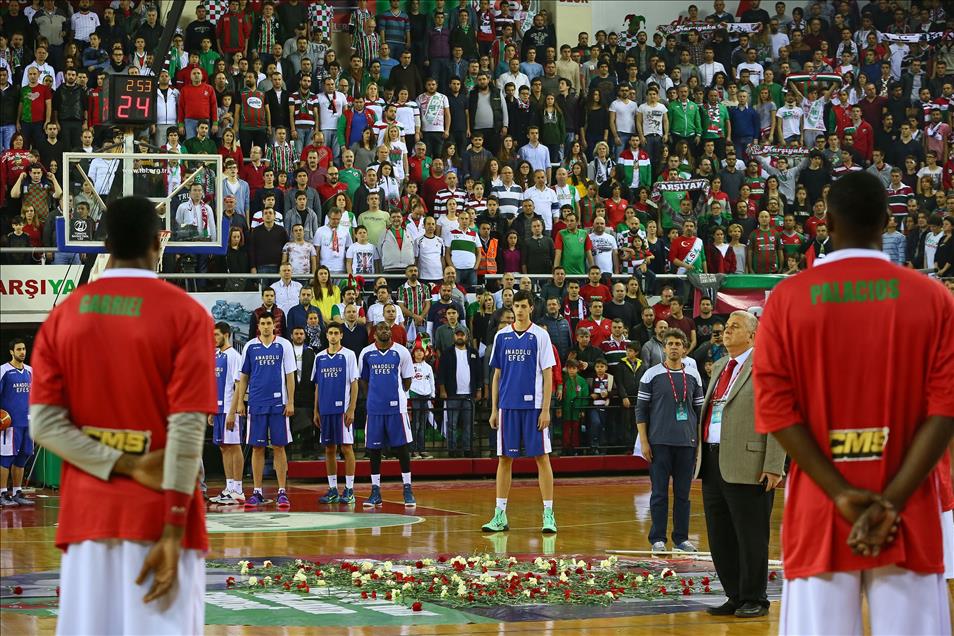 Pınar Karşıyaka - Anadolu Efes basketbol maçı