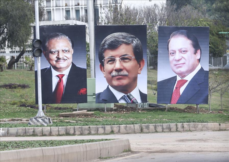 Başbakan Davutoğlu Pakistan'da