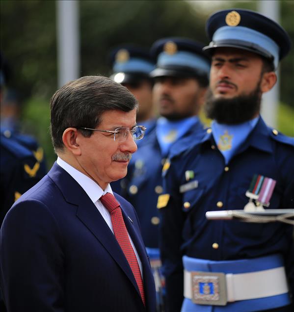 Başbakan Davutoğlu Pakistan'da