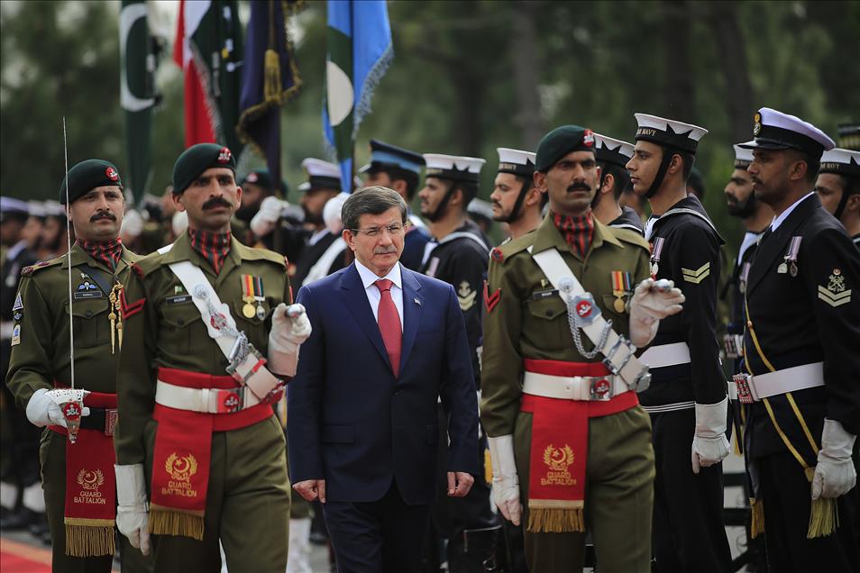 Başbakan Davutoğlu Pakistan'da