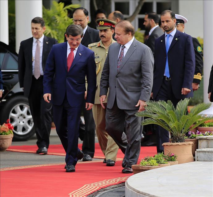 Başbakan Davutoğlu Pakistan'da