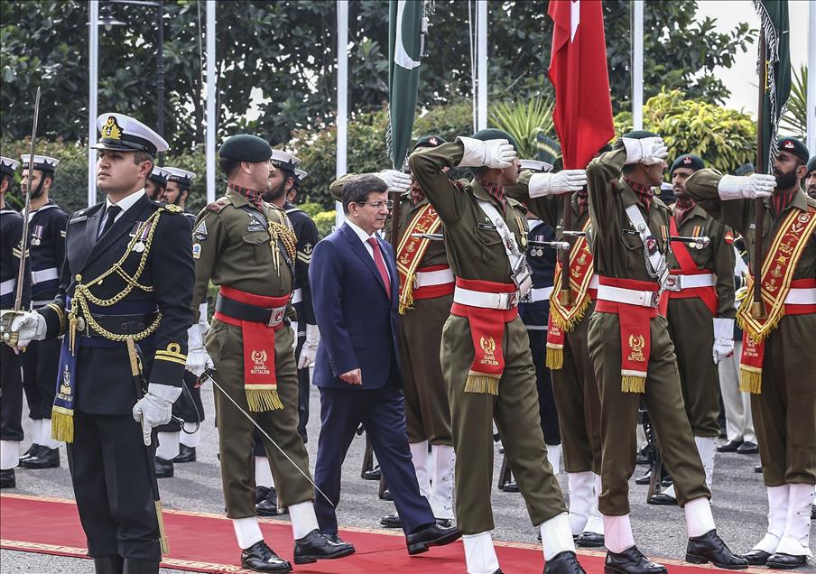 Başbakan Davutoğlu Pakistan'da