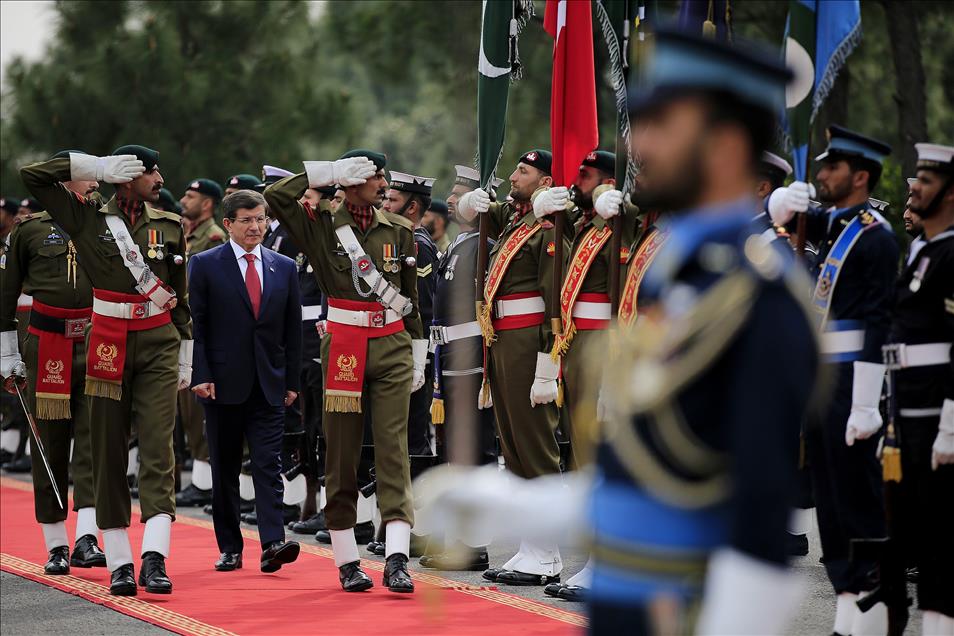Başbakan Davutoğlu Pakistan'da