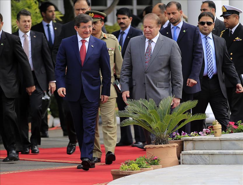 Başbakan Davutoğlu Pakistan'da