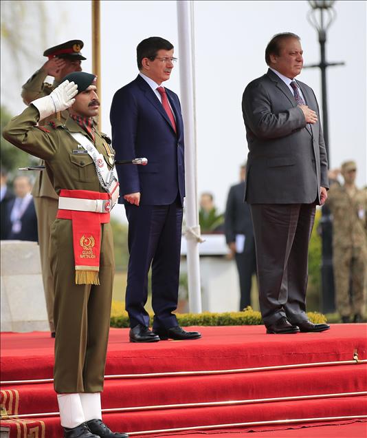 Başbakan Davutoğlu Pakistan'da