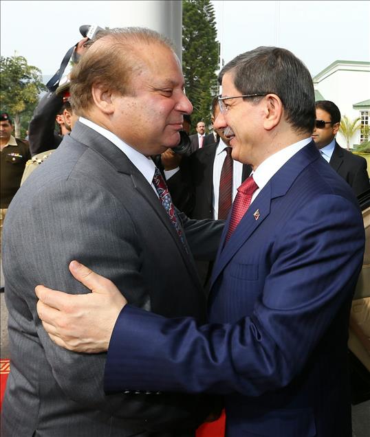 Başbakan Davutoğlu Pakistan'da