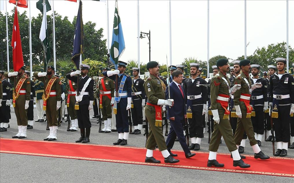 Başbakan Davutoğlu Pakistan'da