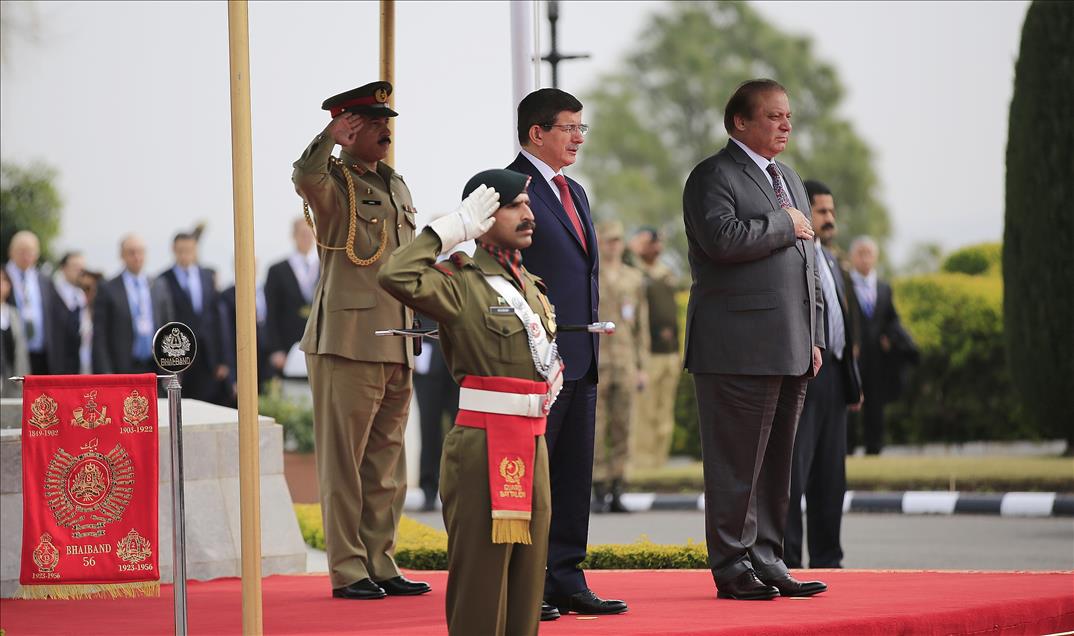 Başbakan Davutoğlu Pakistan'da