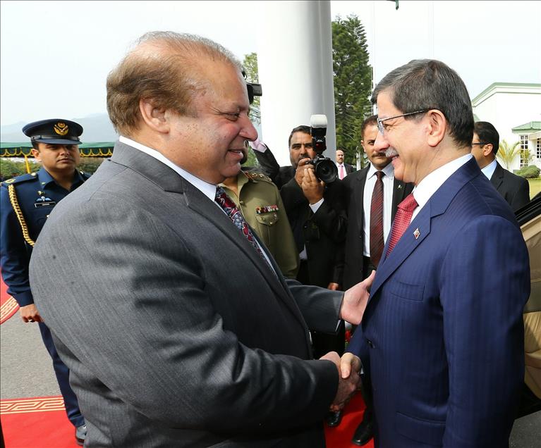 Başbakan Davutoğlu Pakistan'da