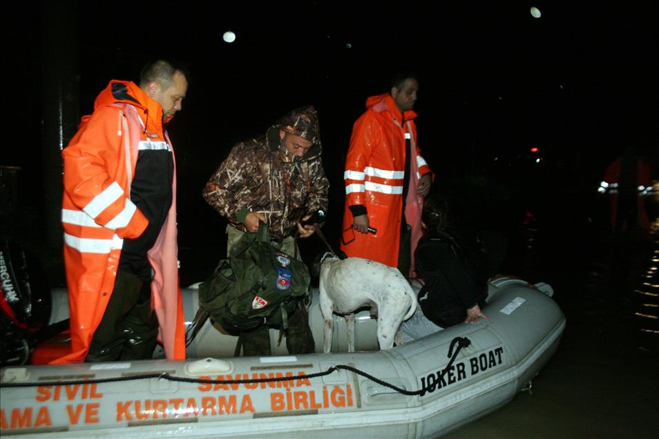 Çeşme'de kuvvetli yağış