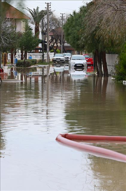 Çeşme'de kuvvetli yağış