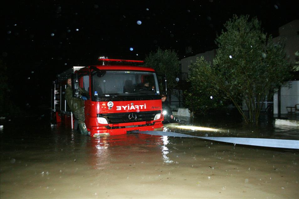 Çeşme'de kuvvetli yağış