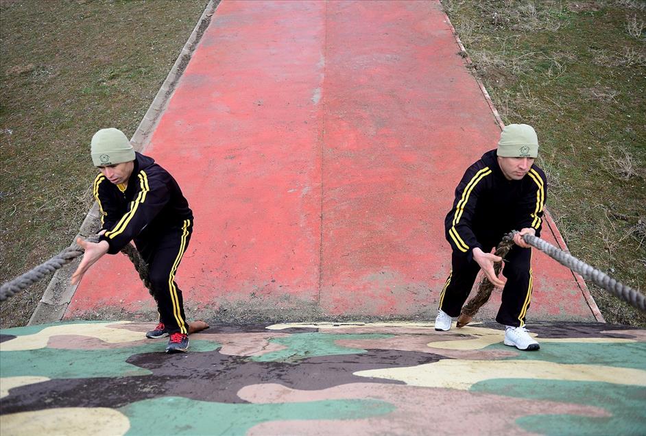 Parolaları "tek atışta imha"