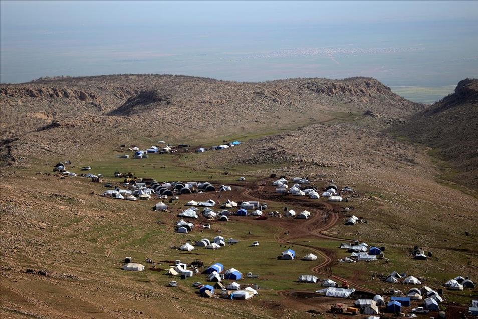 Ezidis fled from ISIL attacks shelter in Sinjar Mountain, Iraq