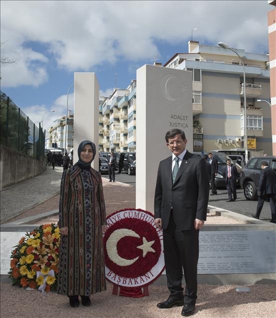 Başbakan Ahmet Davutoğlu Portekiz’de 