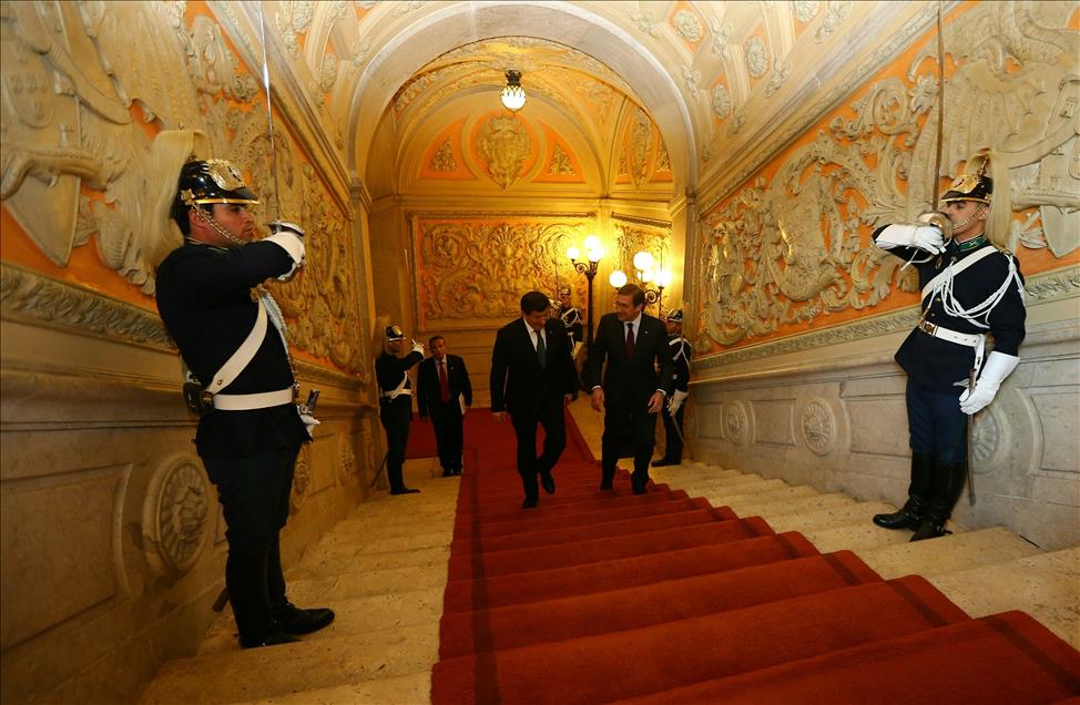 Başbakan Davutoğlu Portekiz'de