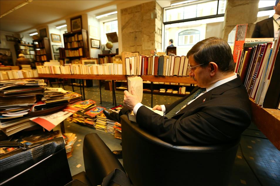 Başbakan Davutoğlu Lizbon'da