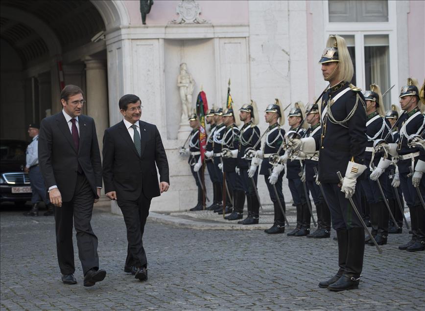 Başbakan Davutoğlu Portekiz’de 