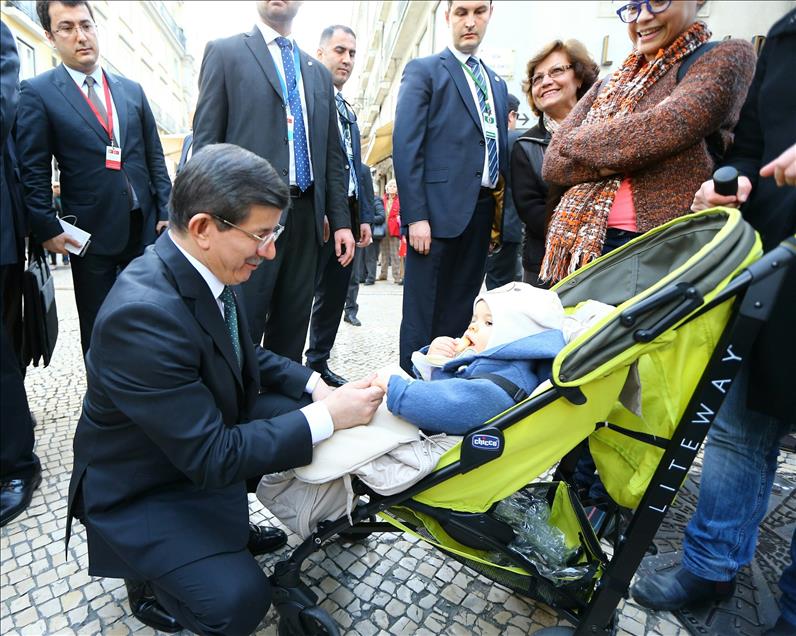 Başbakan Davutoğlu Lizbon'da