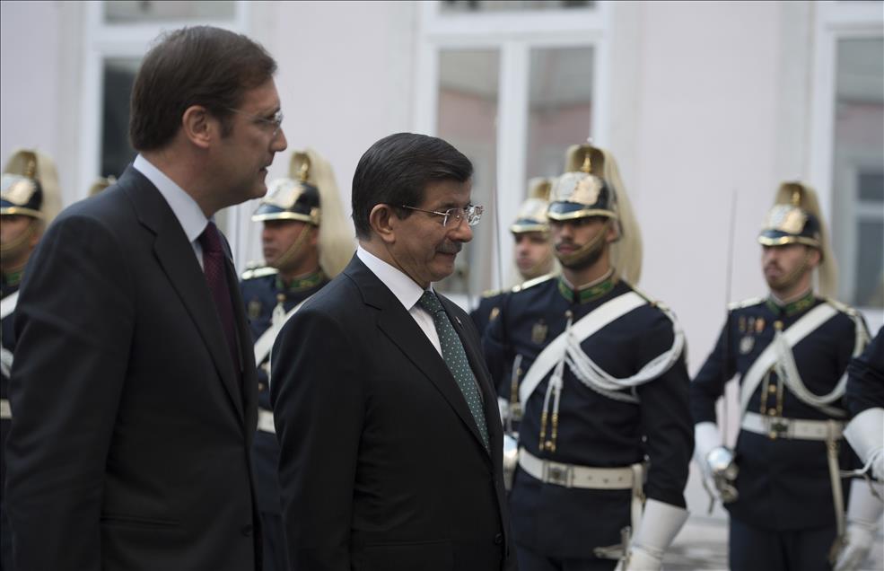 Başbakan Davutoğlu Portekiz’de 