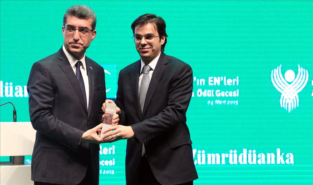 Zümrüdüanka "Yeşilay Enleri 2015" ödül töreni
