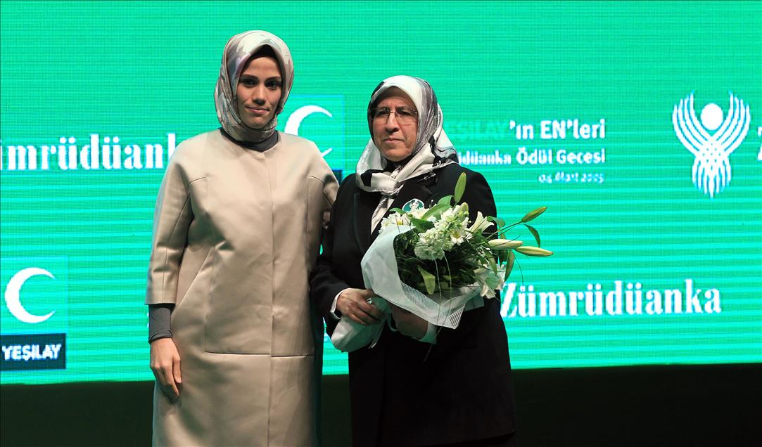 Zümrüdüanka "Yeşilay Enleri 2015" ödül töreni