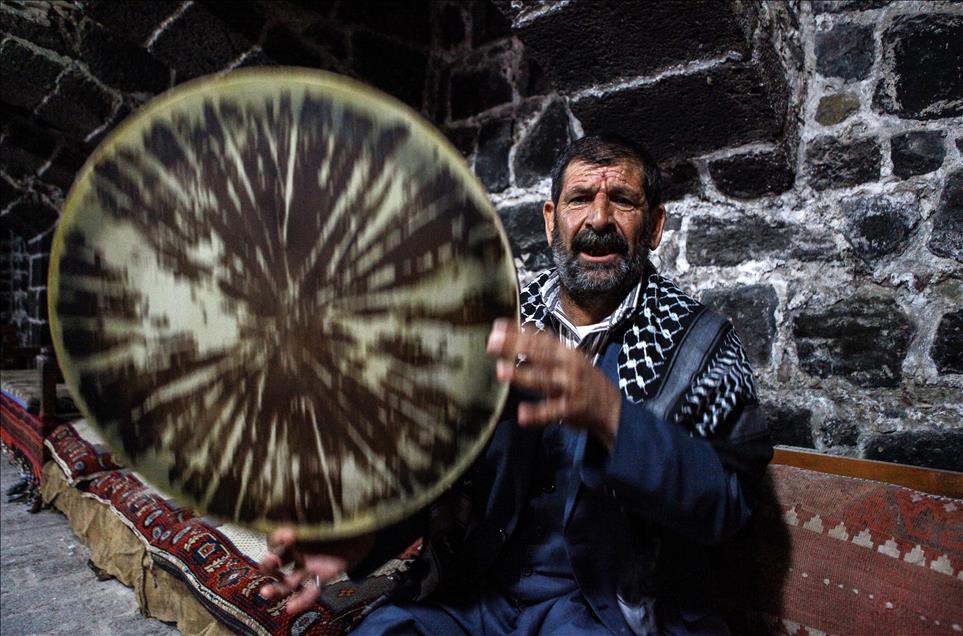 Kürt edebiyatının 5 bin yıllık taşıyıcıları: Dengbejler