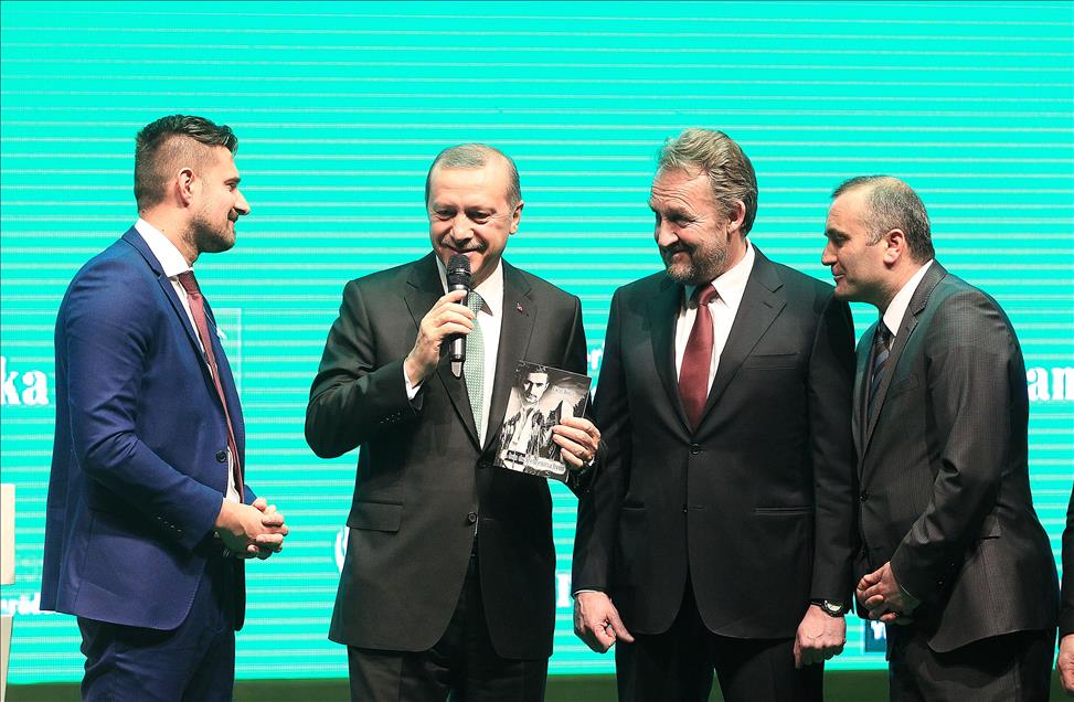 Zümrüdüanka "Yeşilay Enleri 2015" ödül töreni