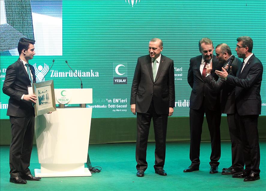 Zümrüdüanka "Yeşilay Enleri 2015" ödül töreni