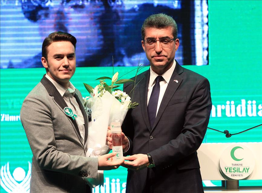 Zümrüdüanka "Yeşilay Enleri 2015" ödül töreni