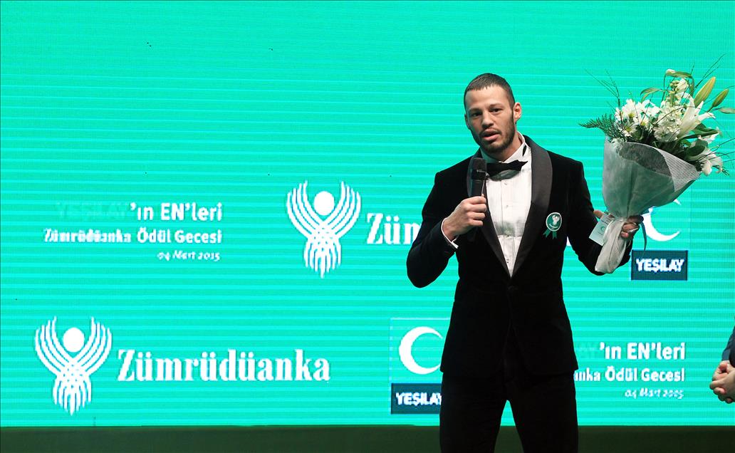 Zümrüdüanka "Yeşilay Enleri 2015" ödül töreni