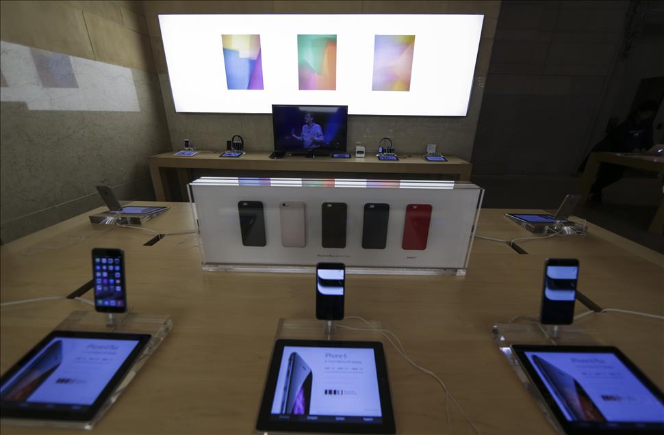 Apple akıllı saati "Apple Watch"ı tanıttı