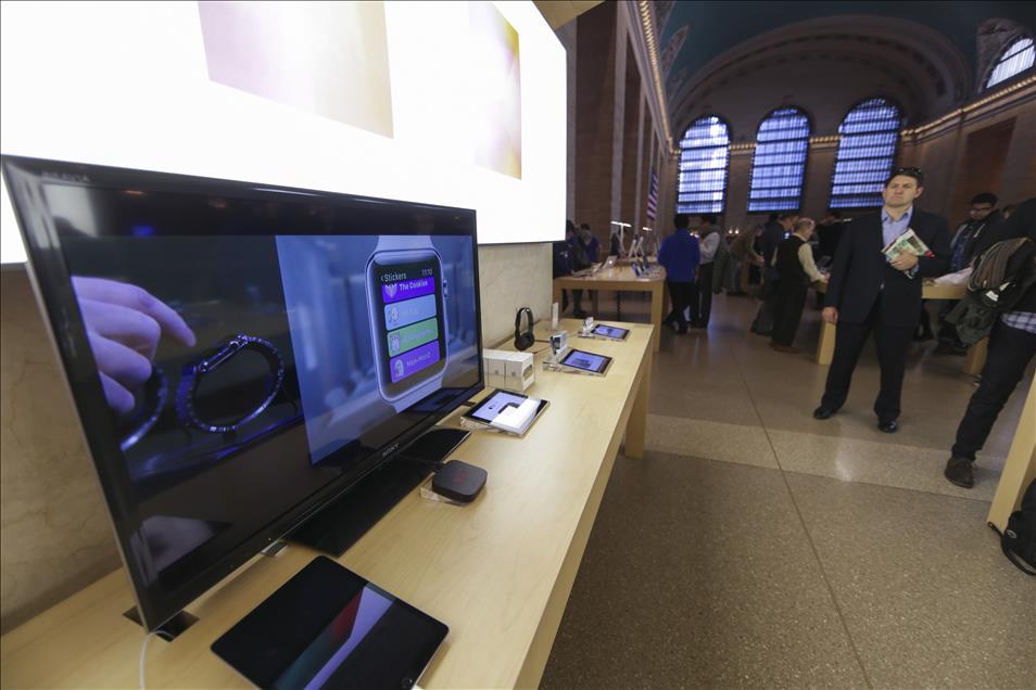 Apple akıllı saati "Apple Watch"ı tanıttı