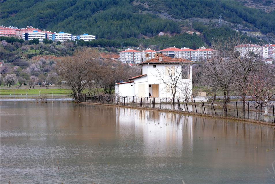 Muğla'da sağanak etkili oluyor