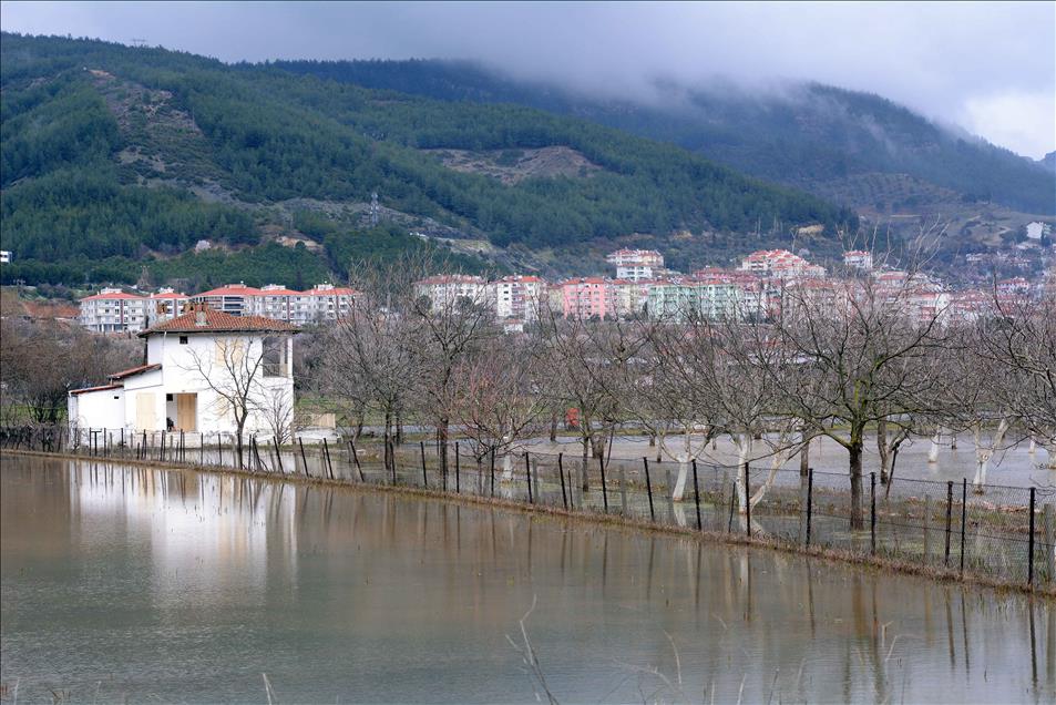 Muğla'da sağanak etkili oluyor