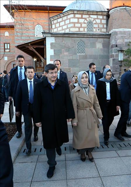 Başbakan Davutoğlu, Hacı Bayram-ı Veli Türbesi'ni ziyaret etti